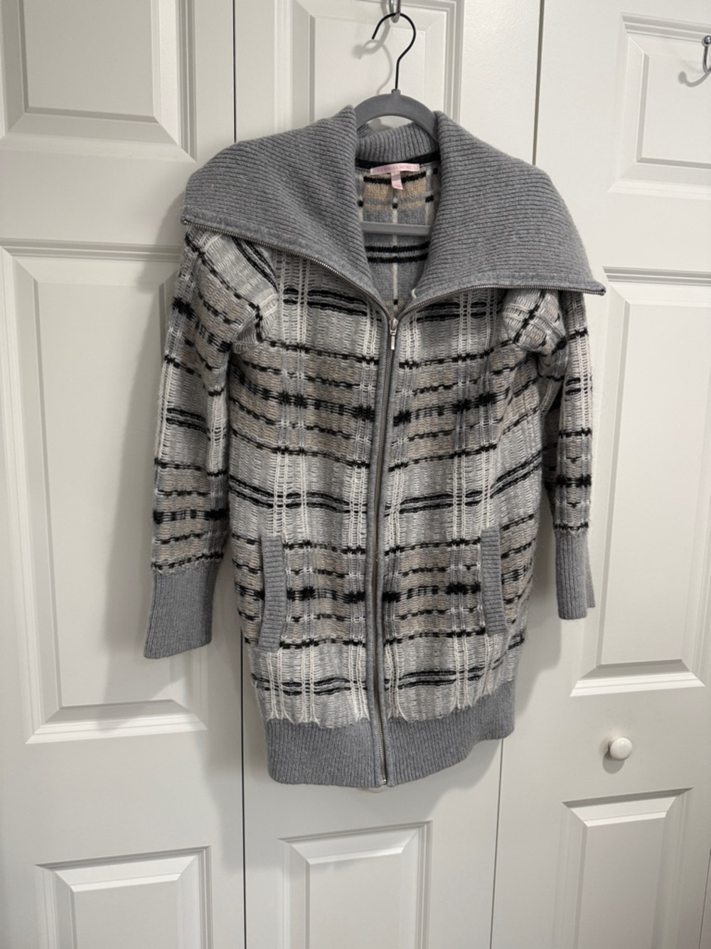 Victoria's Secret Gray and Black Patterned Zip-Up Cardigan Coat